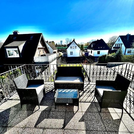 Praktisches Zimmer Im Grossen Haus Mit Garten デュッセルドルフ エクステリア 写真