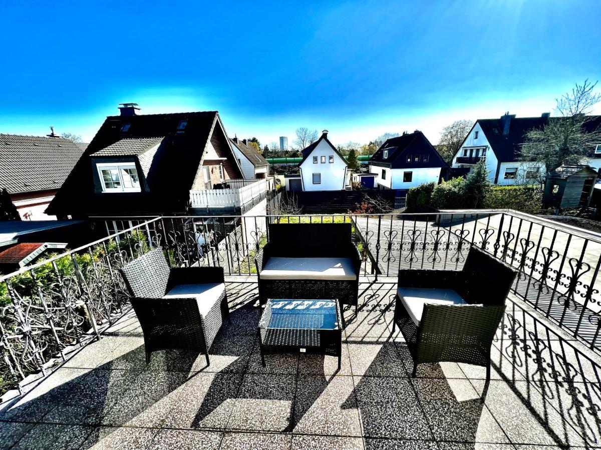 Praktisches Zimmer Im Grossen Haus Mit Garten デュッセルドルフ エクステリア 写真